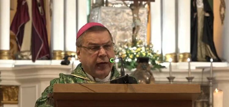 Monseñor Dowlaszewicz advierte que Alcaldía cruceña no paga deudas de 2025