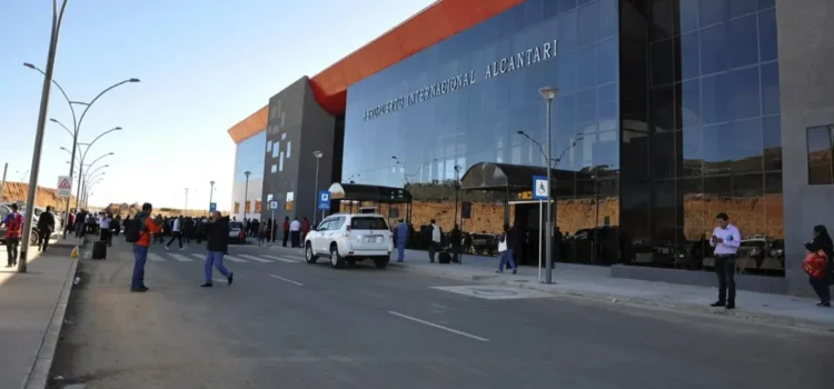 Gobierno anuncia nuevo tarifario de pasajes aéreos para 22 rutas en Bolivia