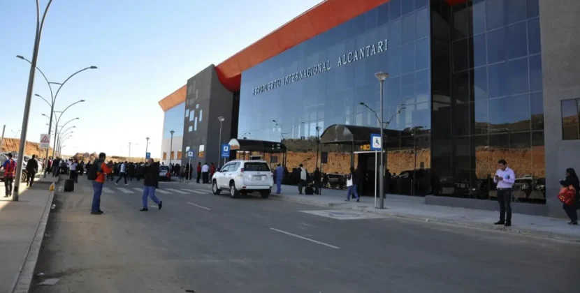 Gobierno anuncia nuevo tarifario de pasajes aéreos para 22 rutas en Bolivia