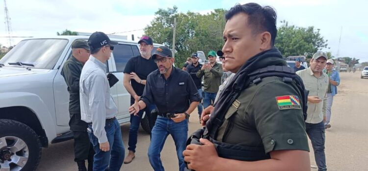 Luis Fernando Camacho impulsa operativos contra avasallamientos en el norte cruceño