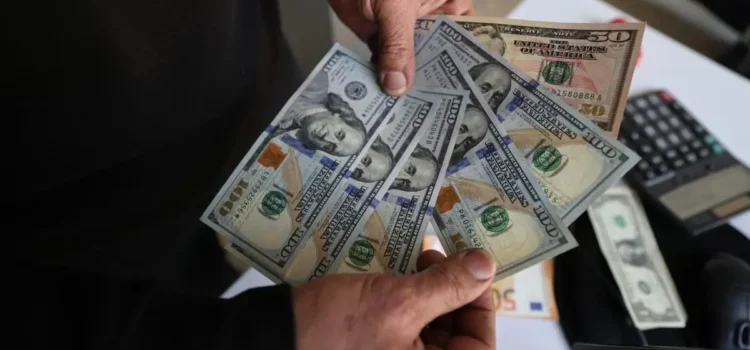 Gobierno confirma que no hay fecha límite para la devolución de dólares en Bolivia