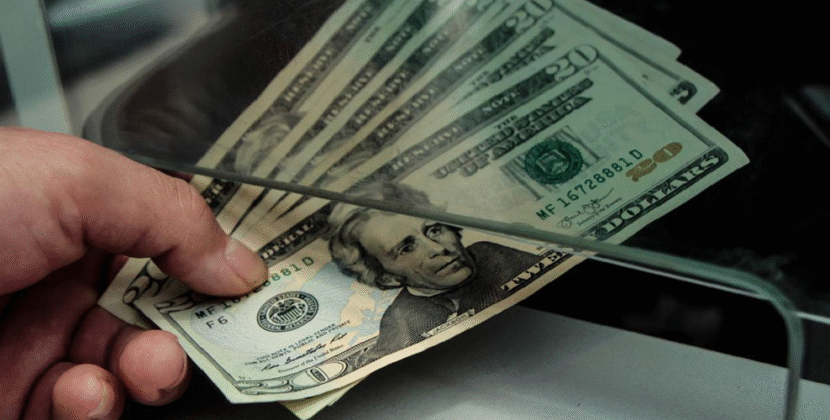 Pequeños ahorristas en Bolivia acceden a depósitos en dólares tras dos años