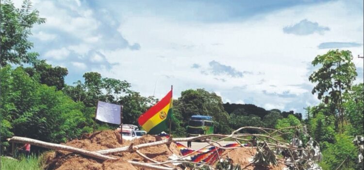 La Asamblea Legislativa Plurinacional recibe presión de COB y Edgar Lara para retirar ley antibloqueo