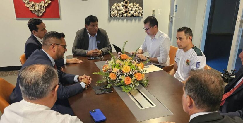 Lara impulsa diálogo en Panamá con representantes del Parlamento Andino