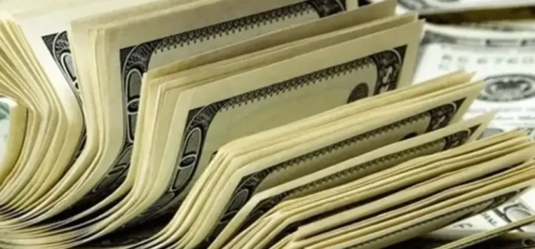 Economista boliviano advierte que la confianza reduce la demanda de dólares y urge atacar déficit