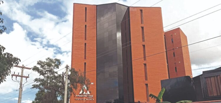 Aduana de Bolivia revela red familiar de corrupción por obra con sobreprecio