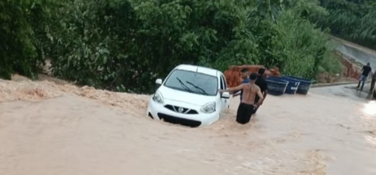 Brasileia declara emergencia por crecida del río Acre y cancela carnaval