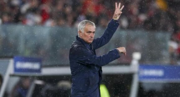 Mourinho dirige su último partido en el Bernabéu con el Real Madrid en 2013