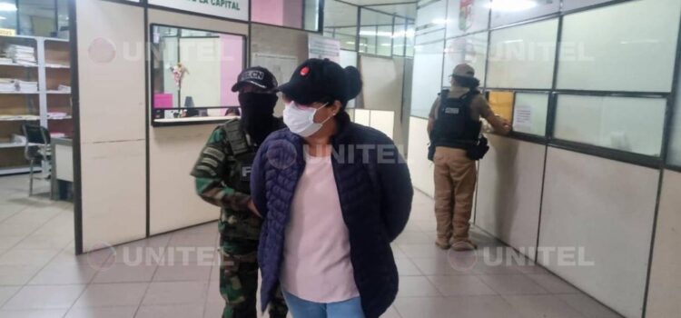 Justicia determina detención domiciliaria para presunta socia del juez Zeballos en caso maletas