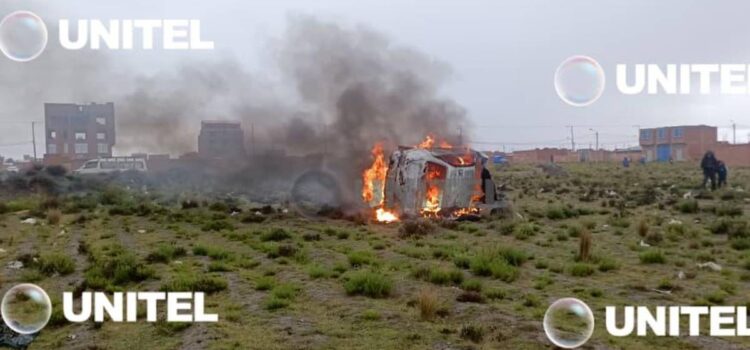 Policía de El Alto captura a dos sospechosos de robo tras persecución y quema de vehículo
