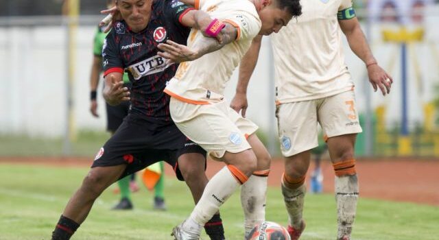 La U de Vinto empata con Aurora en tiempo de adición en partido clave