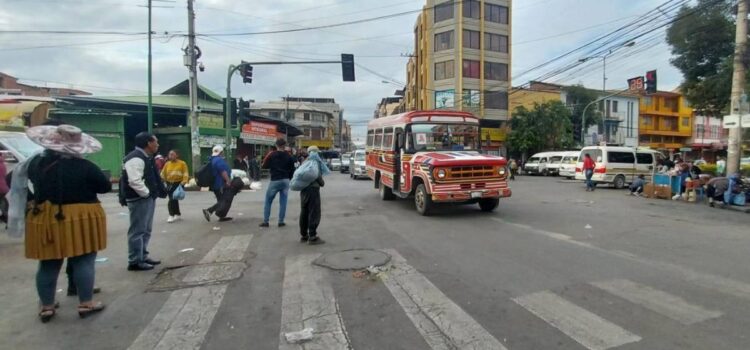 Gobierno de Cochabamba confirma tarifa provisional de Bs 2 para adultos mayores en transporte público