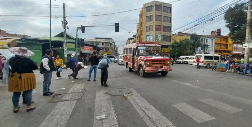 Gobierno de Cochabamba confirma tarifa provisional de Bs 2 para adultos mayores en transporte público
