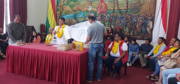 Alcaldía entrega 179 planimetrías y incorpora 18 mil familias a la ciudad