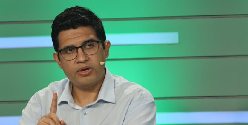 Vladimir Peña impulsa profundizar autonomías antes de avanzar a federalismo en Bolivia