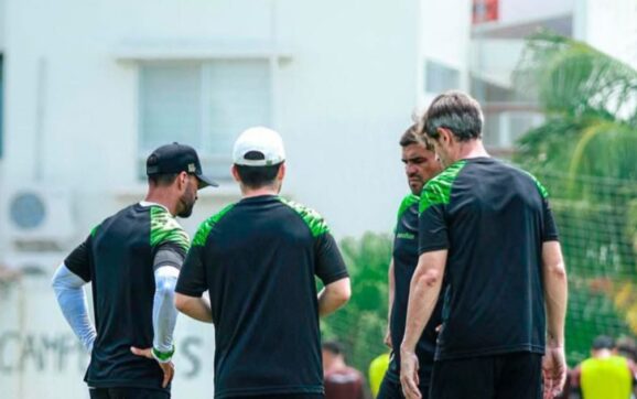 González perfila el once titular para la remontada ante Blooming en Santa Cruz