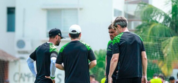 González perfila el once titular para la remontada ante Blooming en Santa Cruz