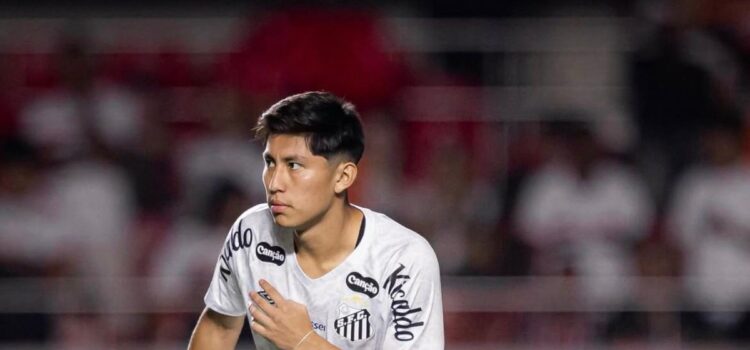 Miguelito deslumbra en Santa Cruz y genera polémica en partido clave