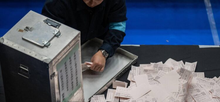 Partido de la primera ministra Suga recupera mayoría en asamblea japonesa según proyecciones