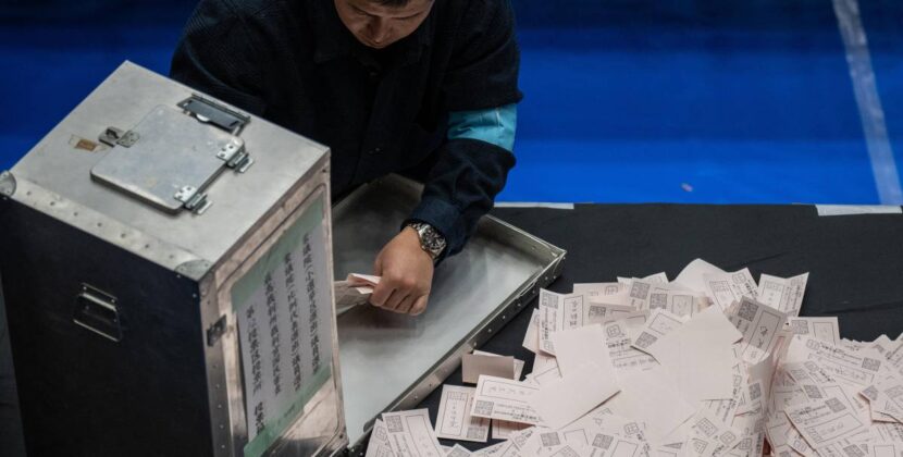 Partido de la primera ministra Suga recupera mayoría en asamblea japonesa según proyecciones