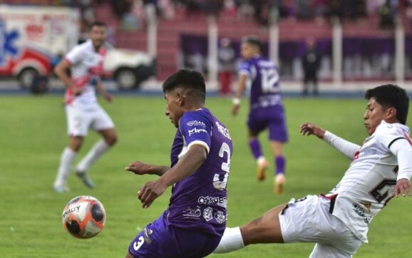 Real Potosí y Nacional disputan en Potosí el pase a cuartos de final del torneo nacional