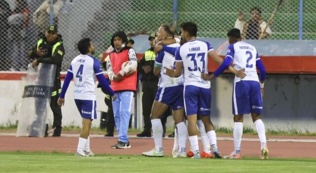 Gualberto Villarroel remonta con doblete de Moisés Calero en partido crucial