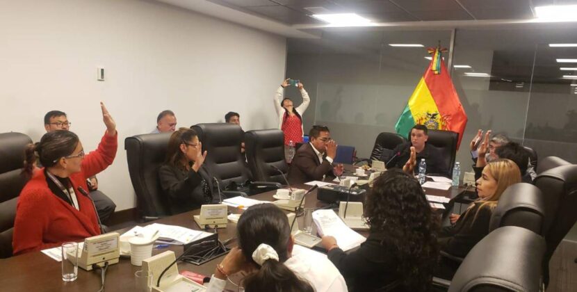Comisión de Diputados aprueba anular la ley del Impuesto a las Transacciones Financieras en Bolivia