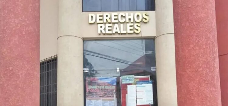 Fiscalía efectúa allanamiento en Derechos Reales tras denuncia en 2024