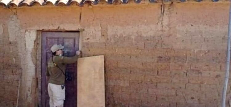 Investigan en La Paz muerte de mujer hallada debajo de cama con heridas de arma blanca