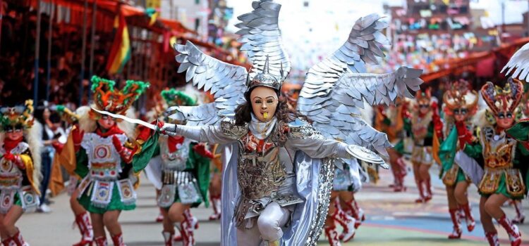 Carnaval de Oruro impulsa tradición con 52 fraternidades y conjuntos participantes