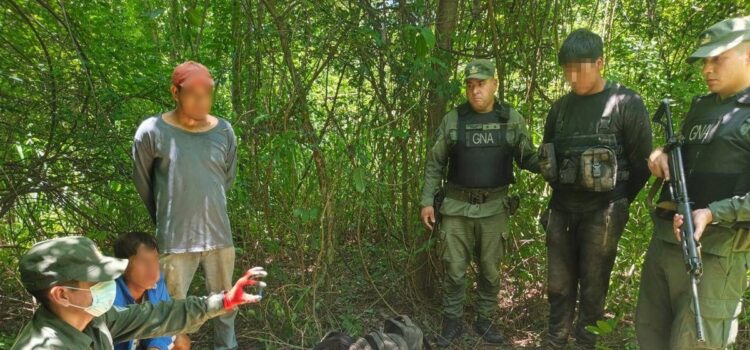 Argentina captura a dos bolivianos armados con droga y pechera táctica en operativo