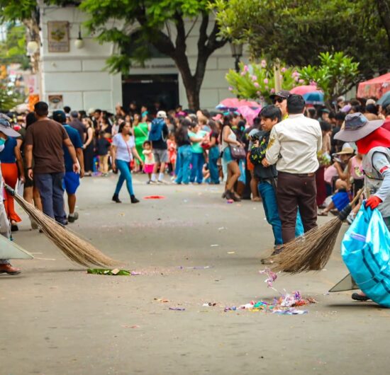 EMAT impulsa gestión ambiental en Santa Cruz con nuevos carros basureros adquiridos