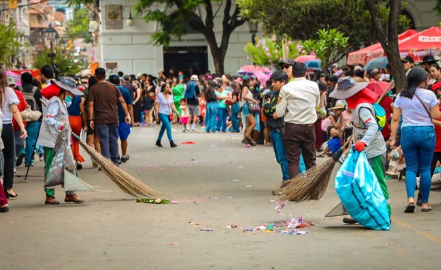 EMAT impulsa gestión ambiental en Santa Cruz con nuevos carros basureros adquiridos