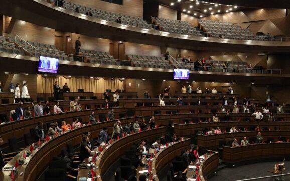 Diputados retomarán ley antibloqueos tras Carnaval y culpan a evistas por bloqueos