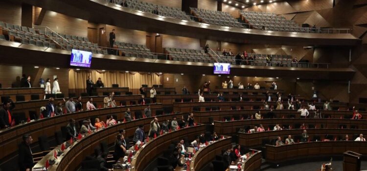 Diputados retomarán ley antibloqueos tras Carnaval y culpan a evistas por bloqueos