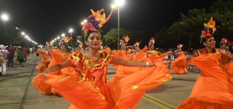 Santa Cruz impulsa la alegría del Carnaval con el gran Corso en el Cambódromo