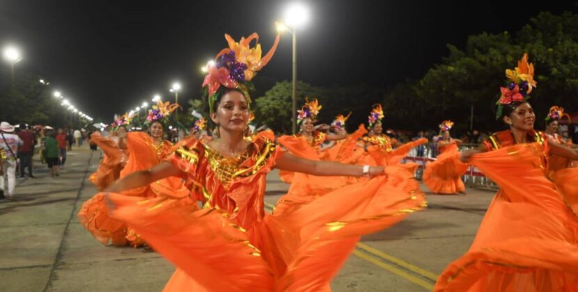 Santa Cruz impulsa la alegría del Carnaval con el gran Corso en el Cambódromo