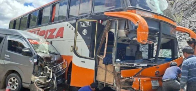 Accidente en carretera Sucre Potosí deja 11 heridos y moviliza a autoridades