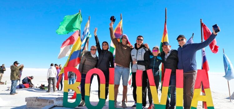 Gobierno impulsa plan para duplicar aporte del turismo al PIB nacional