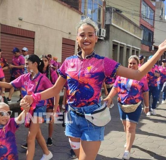 Camila I impulsa el Carnaval en el Casco Viejo de Santa Cruz con gran entusiasmo