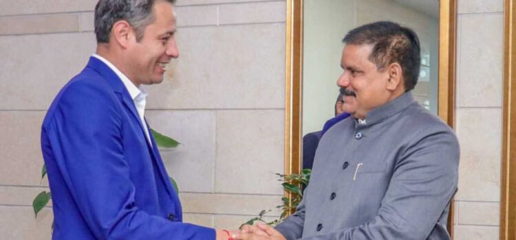 Lara participa en cumbre de inteligencia artificial en Nueva Delhi India