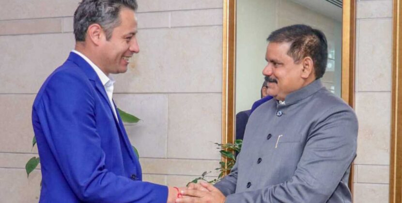 Lara participa en cumbre de inteligencia artificial en Nueva Delhi India