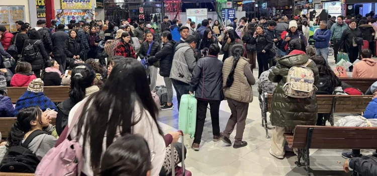 Terminales de buses en La Paz y Santa Cruz suspenden atención en Martes de Challa