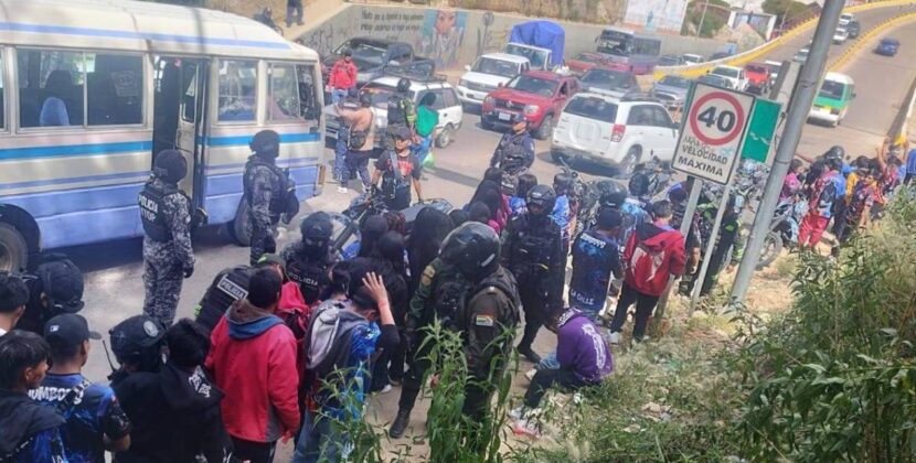 Carnaval de Sucre registra tres muertes tras accidente de volqueta y caída de pandilleros