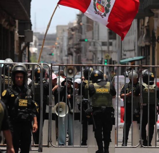 José Jerí asume la presidencia de Perú como octavo cambio en diez años