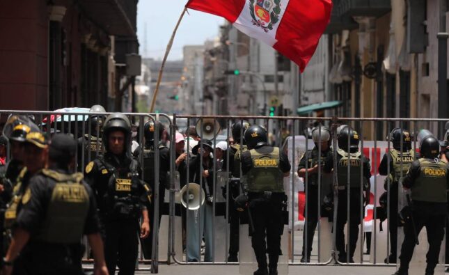 José Jerí asume la presidencia de Perú como octavo cambio en diez años