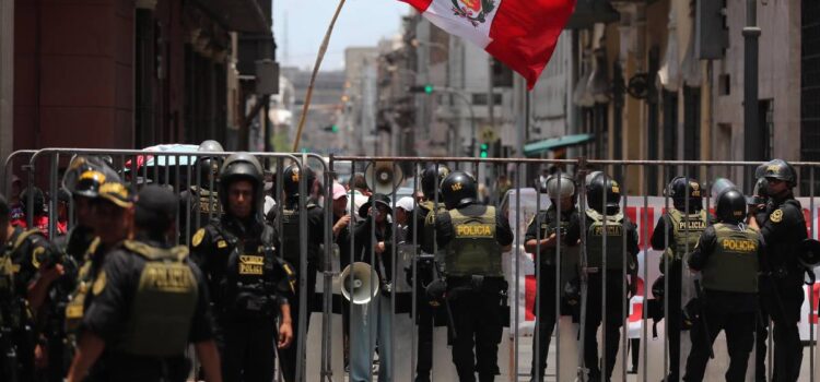 José Jerí asume la presidencia de Perú como octavo cambio en diez años