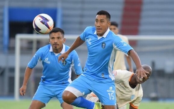 San Antonio y Aurora empatan uno a uno en partido con alta entrega en La Paz