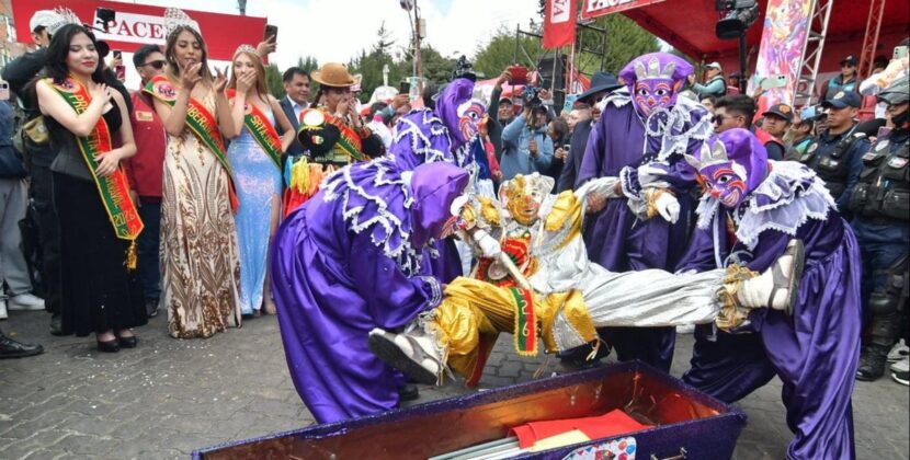 Bolivia concluye carnaval de reivindicación con Entierro del Pepino en La Paz