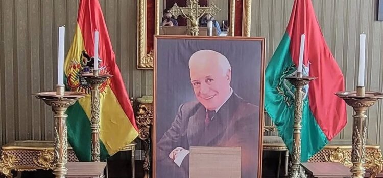 Alcaldía de La Paz instala capilla ardiente en memoria de David Santalla